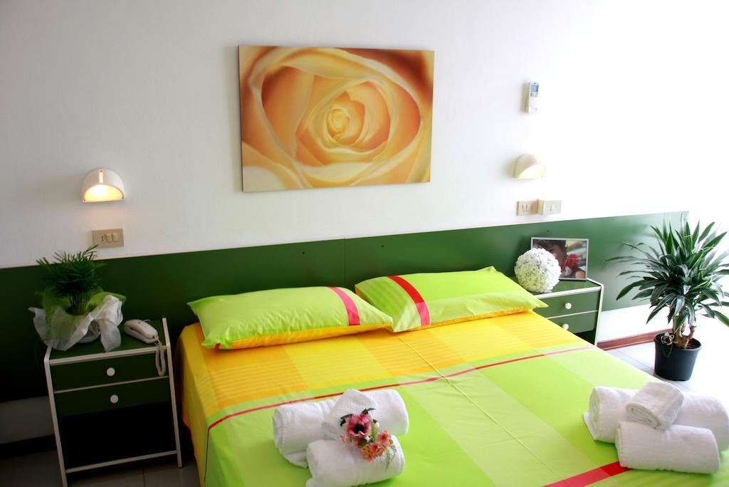 Hotel Astrid Cervia Quarto foto