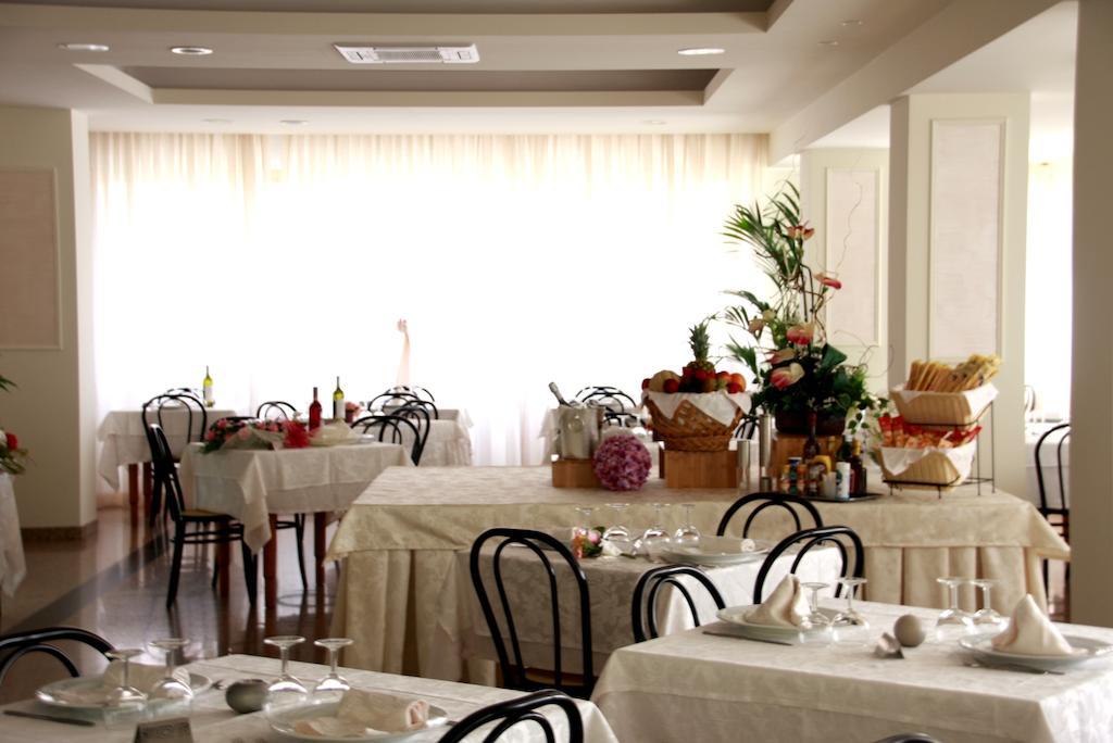 Hotel Astrid Cervia Exterior foto
